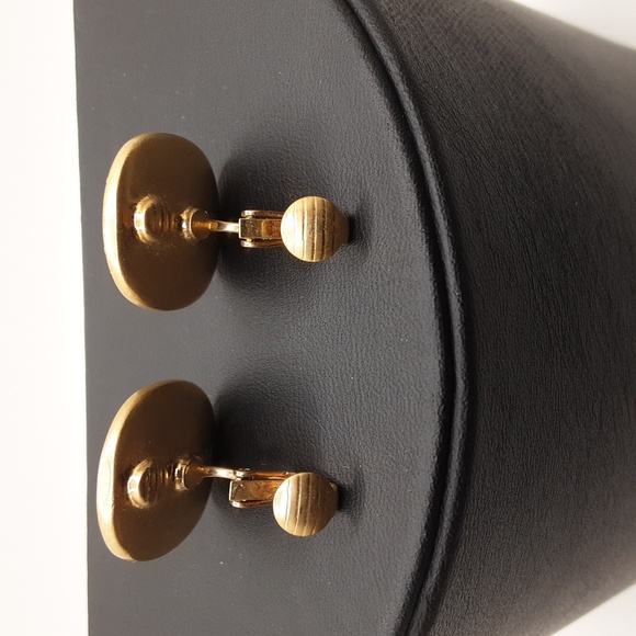 Vintage Givenchy Green Crystal Clip-on Earrings - Picture 3 of 16